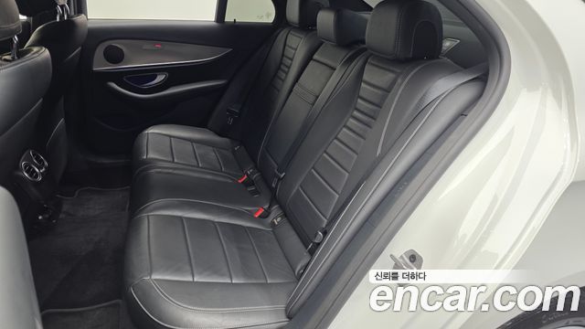 Mercedes-Benz E-Class 2020 — photo 16