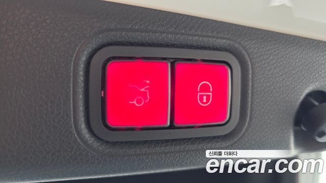 Mercedes-Benz E-Class 2020 — photo 32