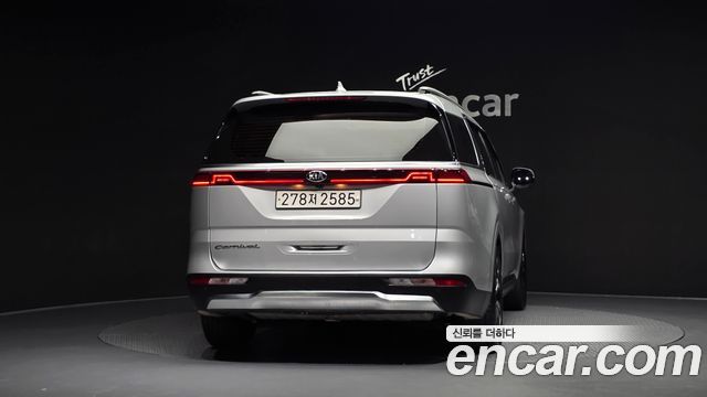 Kia Canival 2021 — photo 4