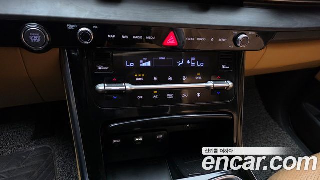 Kia Canival 2021 — photo 23