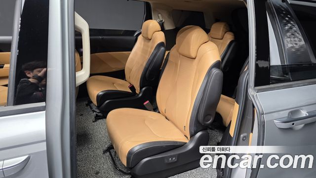 Kia Canival 2021 — photo 16