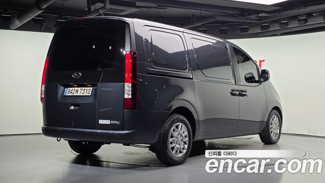 Hyundai Staria 2023 — photo 2