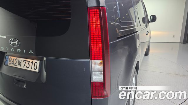 Hyundai Staria 2023 — photo 9