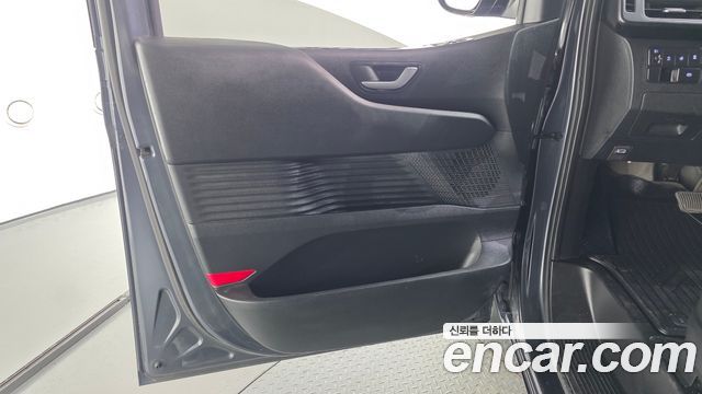 Hyundai Staria 2023 — photo 14