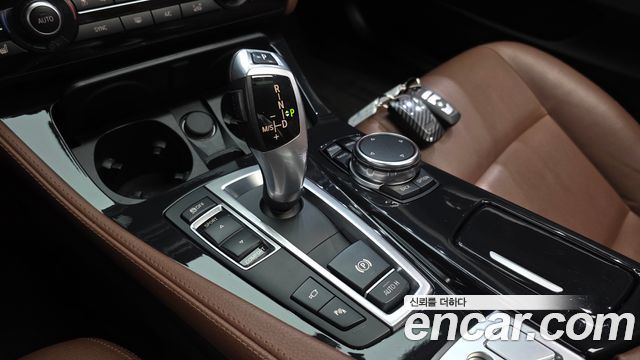BMW 5-Series 2016 — photo 9