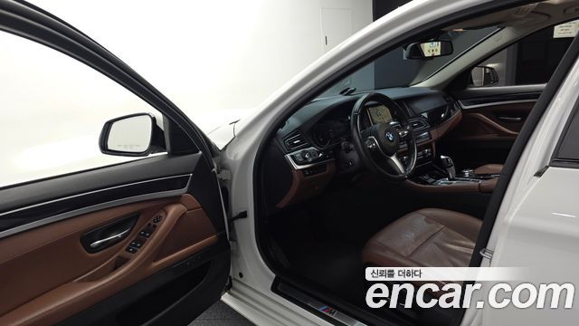 BMW 5-Series 2016 — photo 10