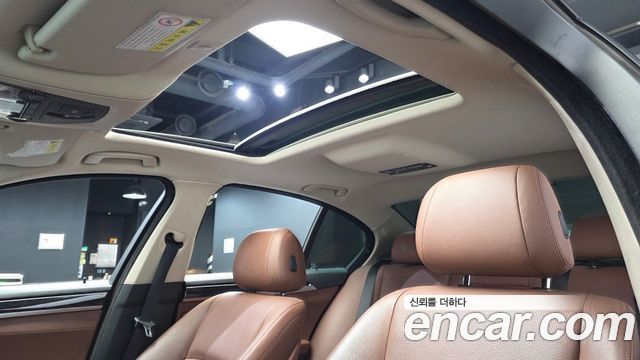 BMW 5-Series 2016 — photo 16