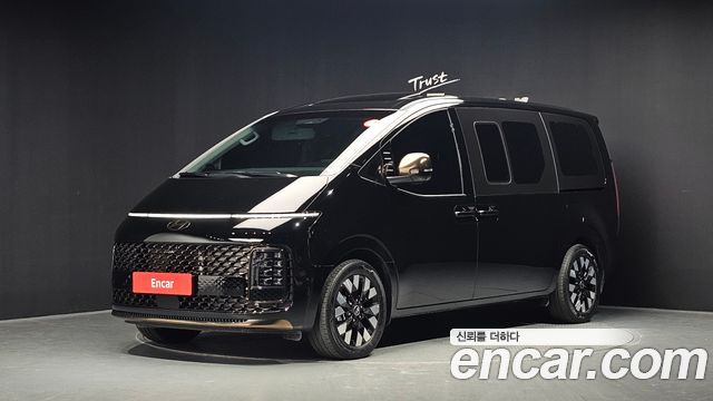 Hyundai Staria 2025 — photo 1