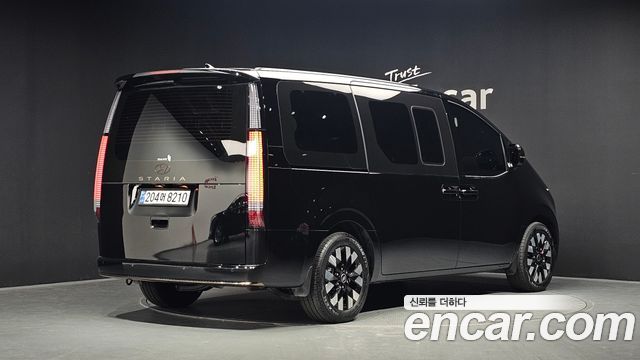 Hyundai Staria 2025 — photo 2