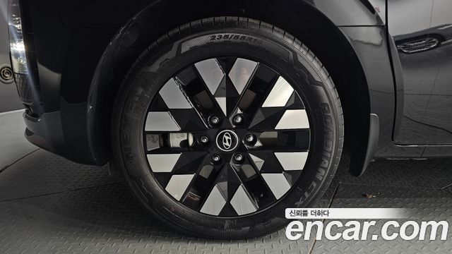 Hyundai Staria 2025 — photo 5
