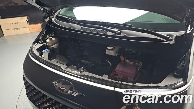Hyundai Staria 2025 — photo 6