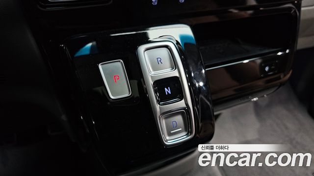 Hyundai Staria 2025 — photo 12