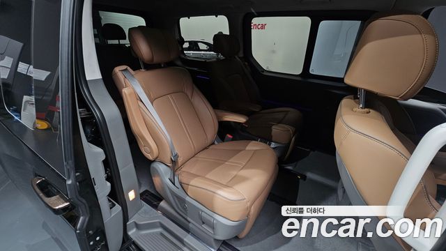 Hyundai Staria 2025 — photo 17