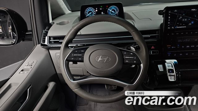 Hyundai Staria 2025 — photo 19