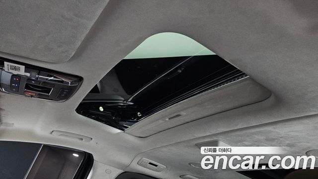 Hyundai Staria 2025 — photo 25