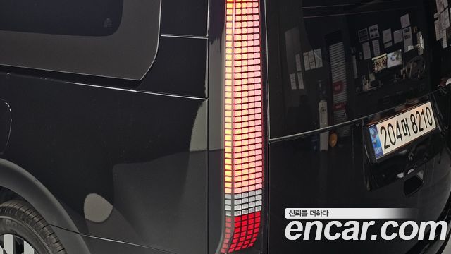 Hyundai Staria 2025 — photo 9