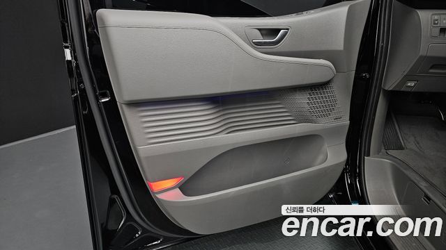 Hyundai Staria 2025 — photo 14