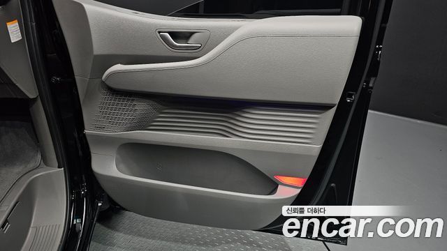 Hyundai Staria 2025 — photo 15