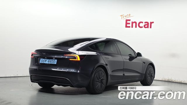 Tesla Model 3 2026 — photo 2