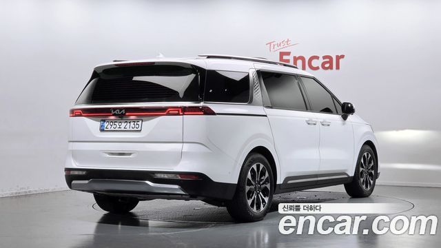 Kia Canival 2023 — photo 2