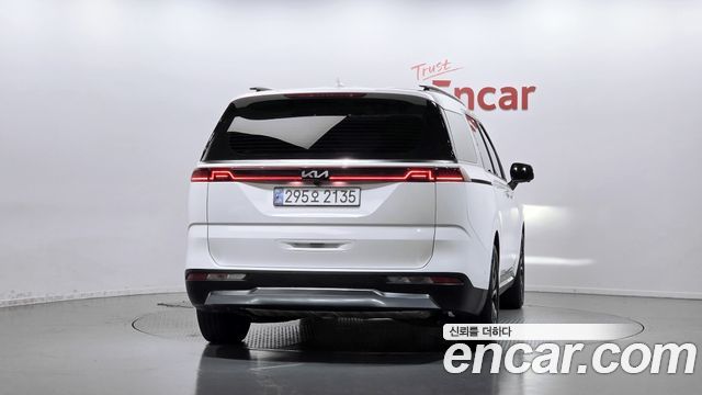 Kia Canival 2023 — photo 4