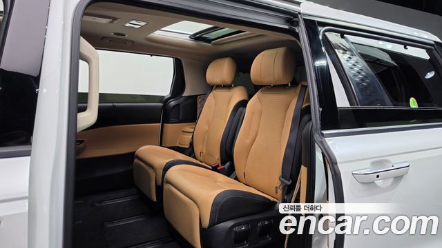 Kia Canival 2023 — photo 11