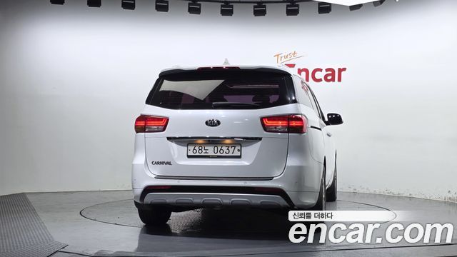 Kia Canival 2016 — photo 4