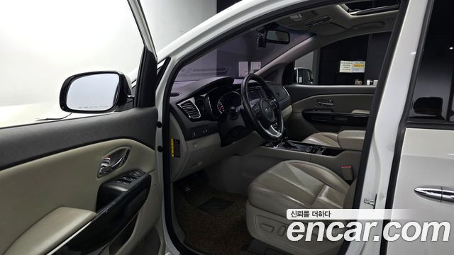 Kia Canival 2016 — photo 10