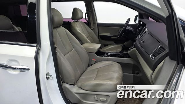 Kia Canival 2016 — photo 11