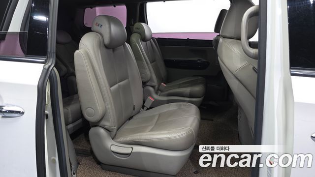 Kia Canival 2016 — photo 12