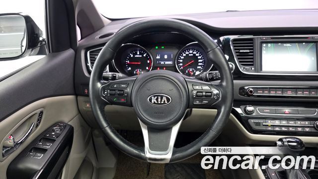 Kia Canival 2016 — photo 13