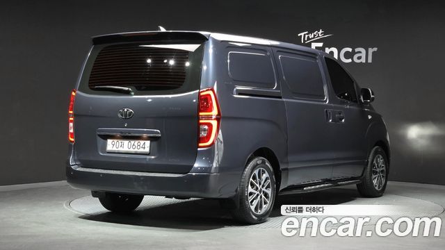 Hyundai Starex 2019 — photo 2