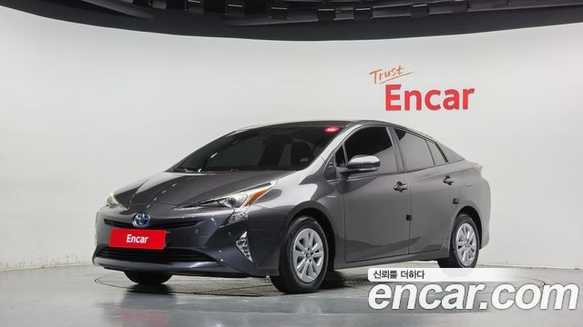 Toyota Prius 2018 — photo 1