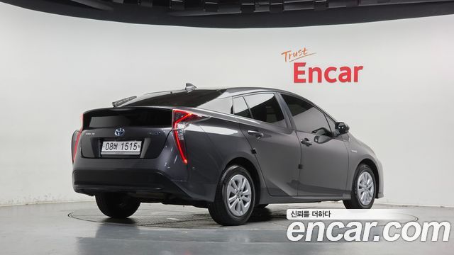 Toyota Prius 2018 — photo 2