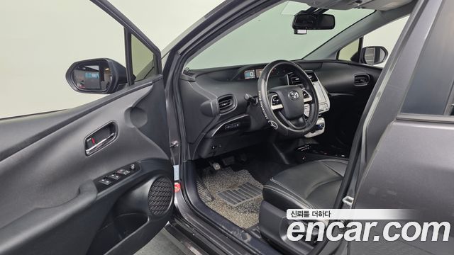 Toyota Prius 2018 — photo 10