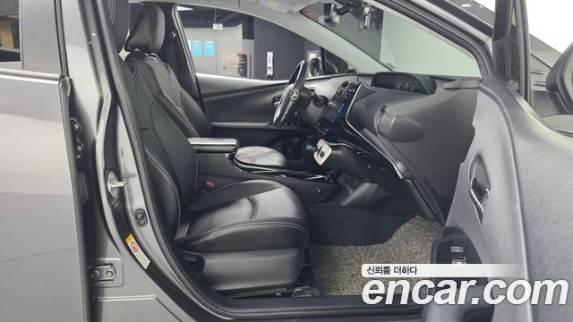 Toyota Prius 2018 — photo 11