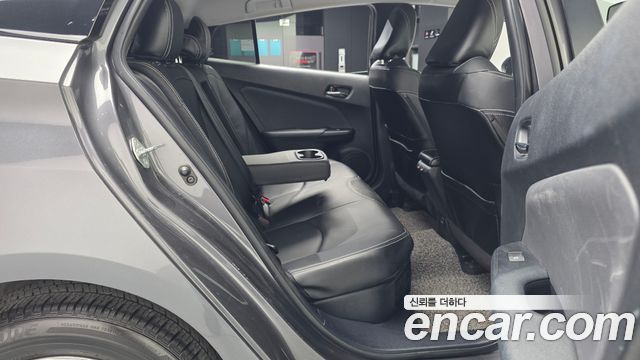 Toyota Prius 2018 — photo 12