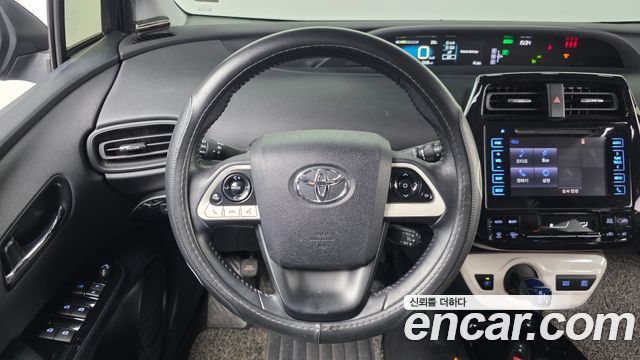 Toyota Prius 2018 — photo 13