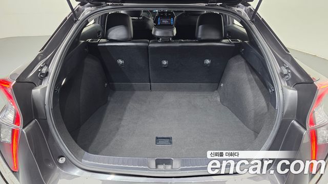 Toyota Prius 2018 — photo 20