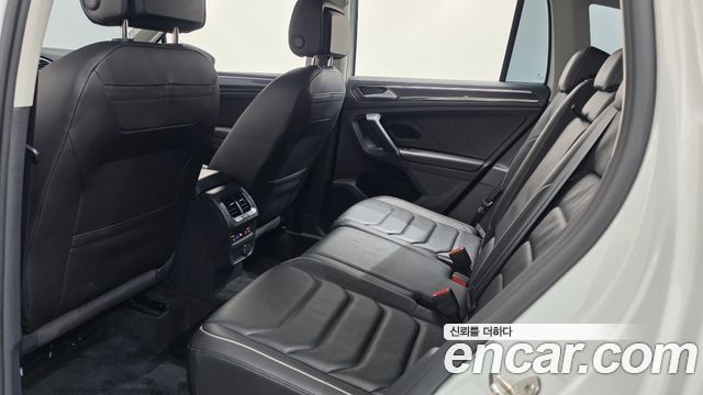 Volkswagen Tiguan 2021 — photo 17