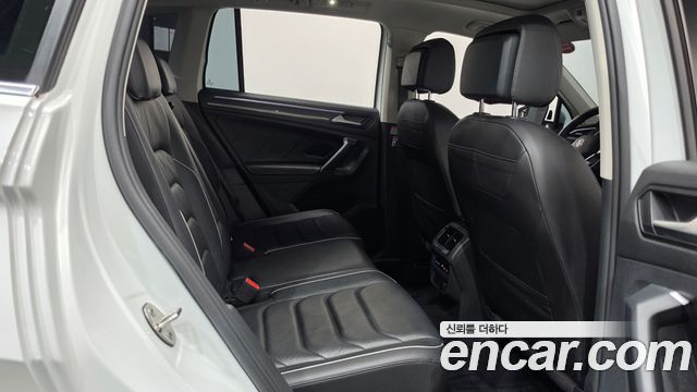 Volkswagen Tiguan 2021 — photo 18