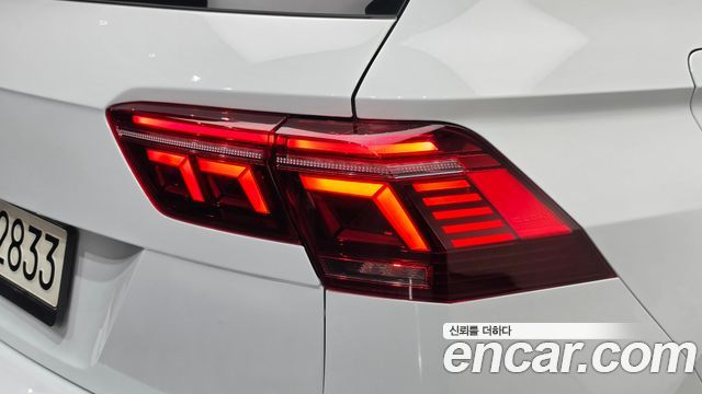 Volkswagen Tiguan 2021 — photo 9