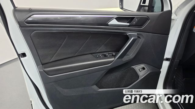 Volkswagen Tiguan 2021 — photo 14