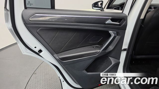 Volkswagen Tiguan 2021 — photo 15