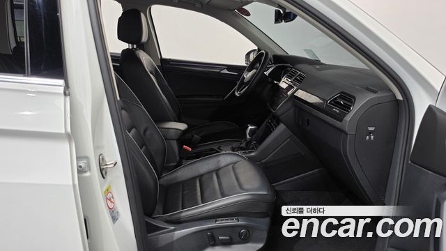 Volkswagen Tiguan 2021 — photo 16