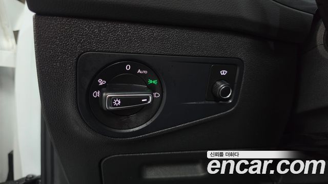 Volkswagen Tiguan 2021 — photo 29