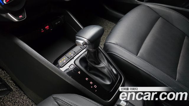 Kia Stonic 2018 — photo 9