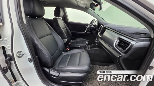Kia Stonic 2018 — photo 10