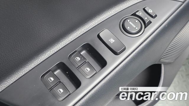 Kia Stonic 2018 — photo 12