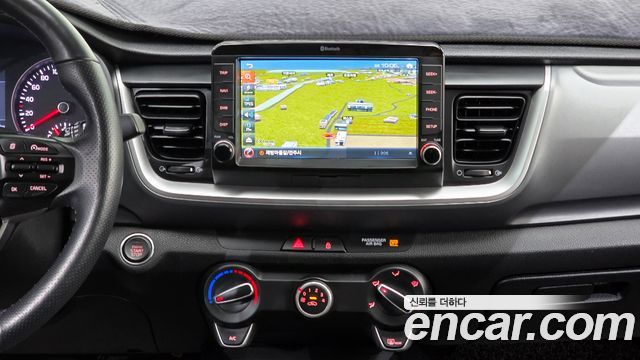 Kia Stonic 2018 — photo 16